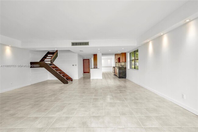 Building Photo - 295 Fern Dr