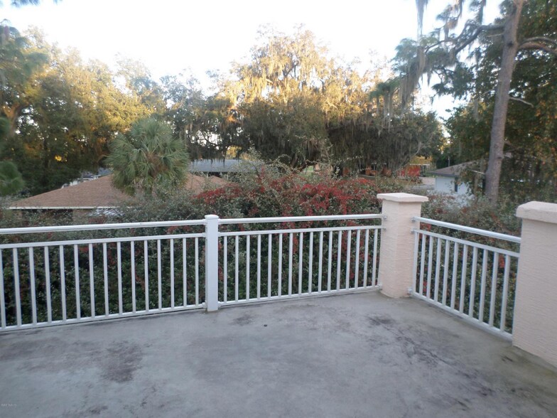 Building Photo - 815 E Rembrandt Way