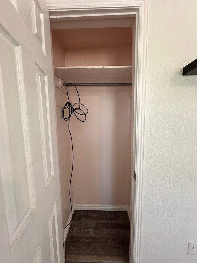 Building Photo - Cozy Price Rental