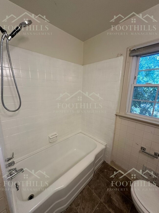 Building Photo - 2 Bedroom Duplex off Concord Rd