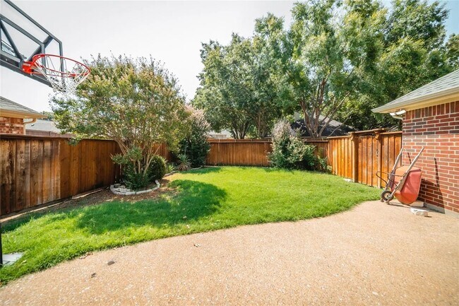 Building Photo - 4824 Holly Berry Dr