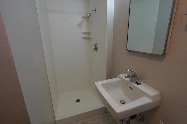 Building Photo - 2806 San Pedro Dr NE