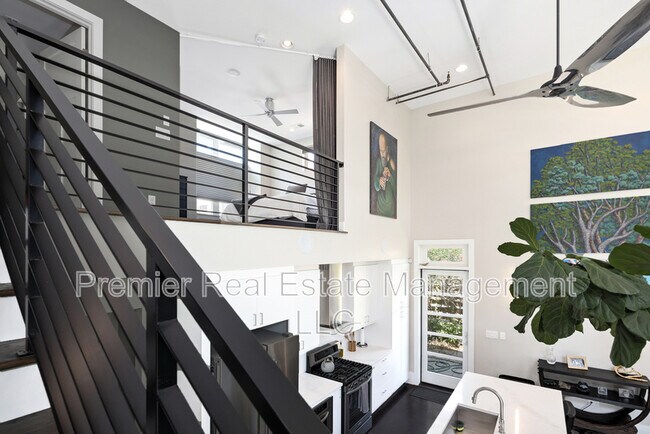 Building Photo - 2729 W 21st Ave