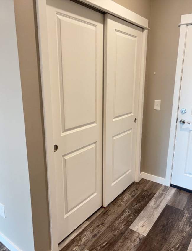 Building Photo - Studio Apartment Available in August!