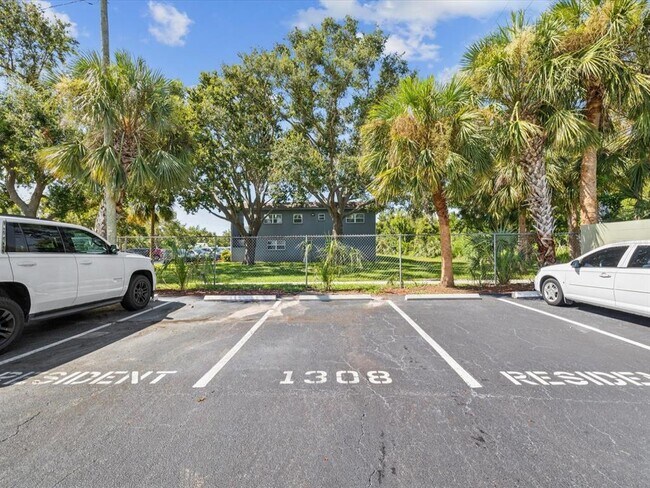 Building Photo - 1308 70th St N