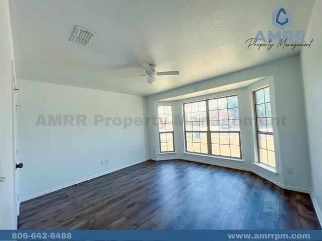 Building Photo - Charming 3 bed 2 bath home
