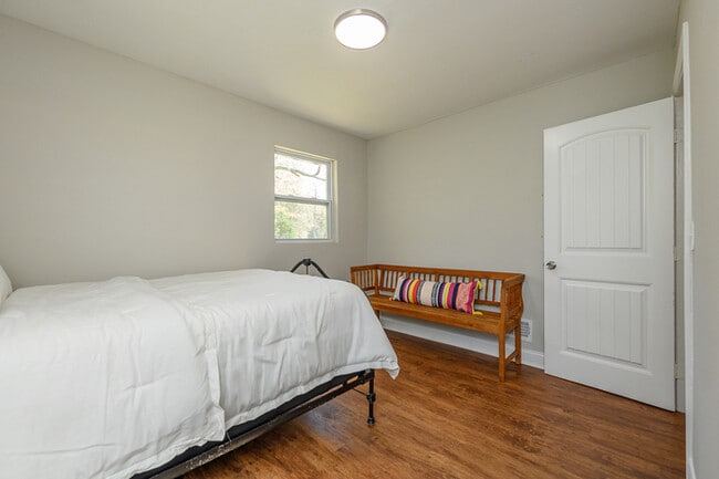 Building Photo - NEWLY RENOVATED 2 bedroom, 1 bathroom at Gilbert Townes