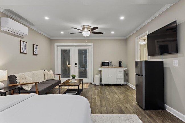 Building Photo - 112 Magnolia Cir