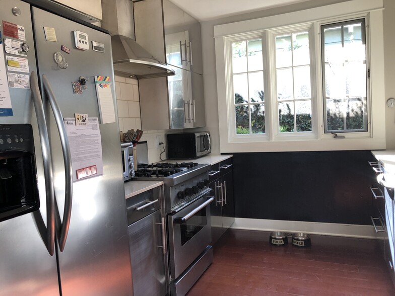 Building Photo - 1316 N Occidental Blvd