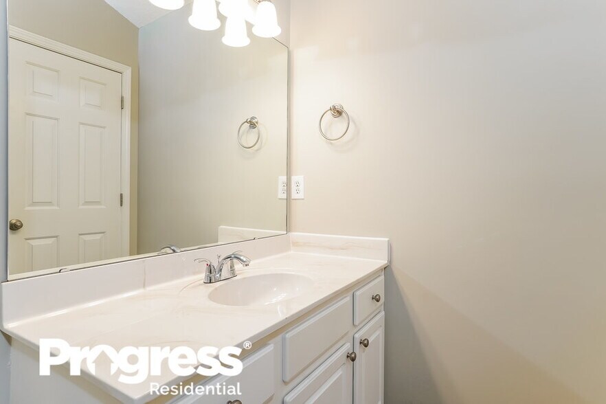 Building Photo - 6004 Silkwater Ct