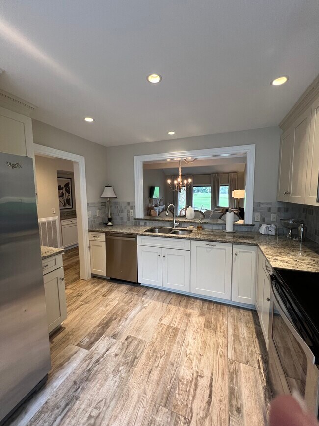 Building Photo - 60 Carnoustie Rd