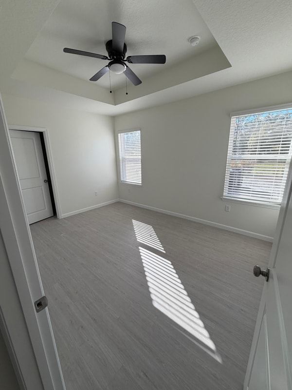 Building Photo - 2341 Suanne Ave