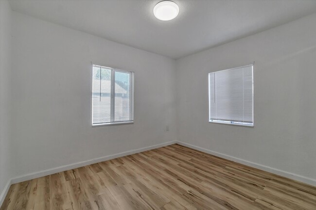 Building Photo - 5820 Dewey Blvd