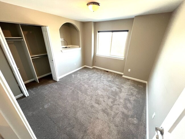 Building Photo - Dog Friendly 3 Bed 2 Bath Single Family Home with Fully Fenced Yard in Great Neighborhood!