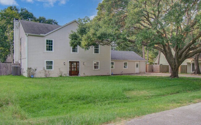 Building Photo - 536 Robert E Lee Dr