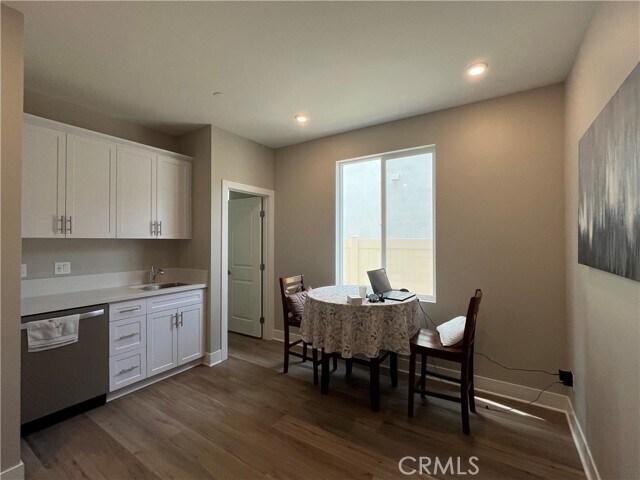 Building Photo - 16559 Pathfinder Ave