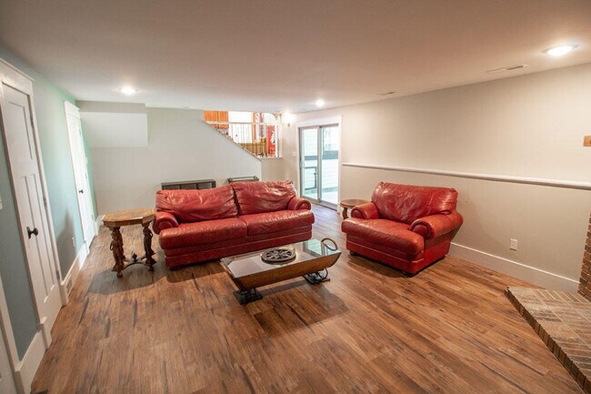 Building Photo - 3104 Oak Lawn Dr