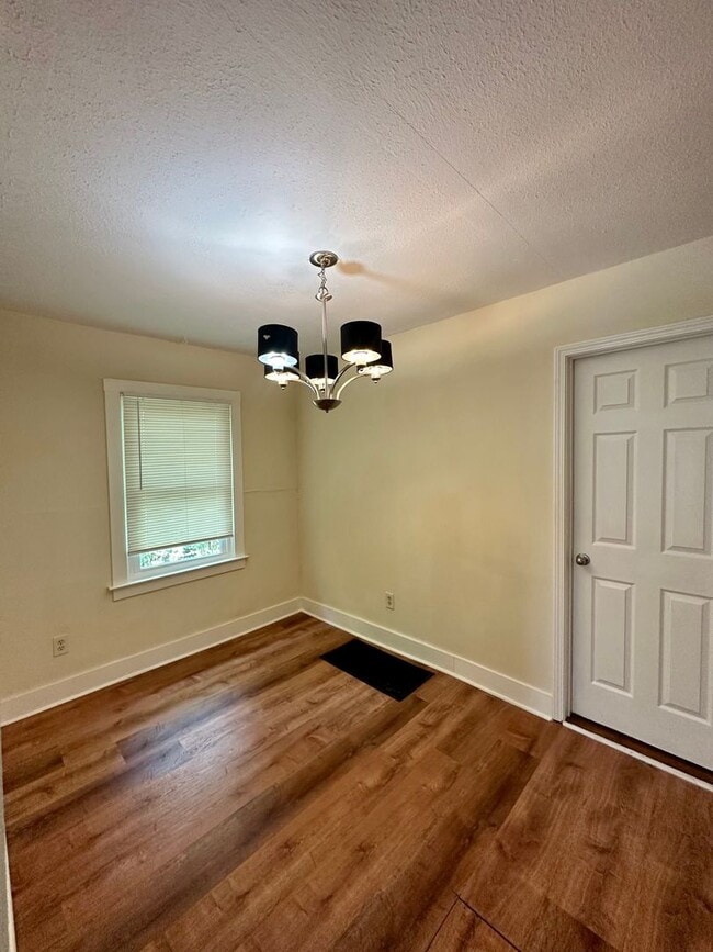 Building Photo - 717 Golfview Dr