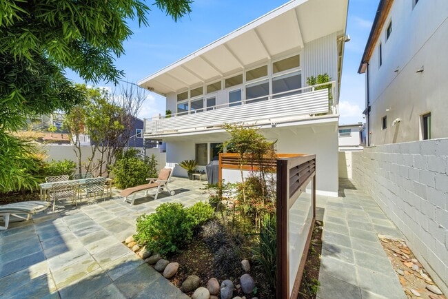 Building Photo - 1210 W Oceanfront