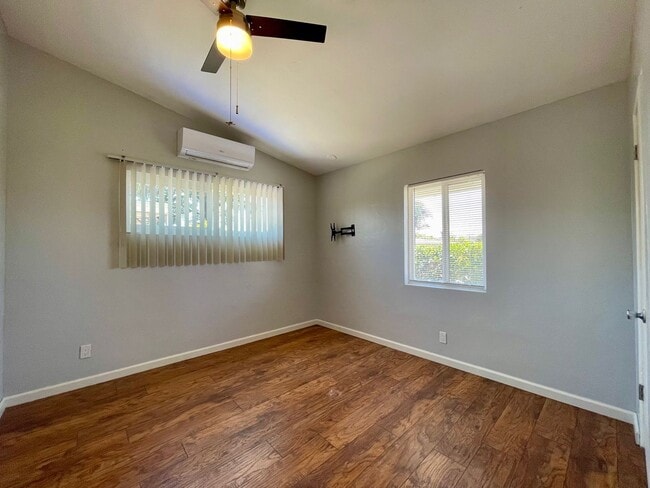 Building Photo - Gorgeous 3 Bedroom 2 Bathroom Home In Lemo...