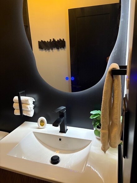 Building Photo - 1 E Scott St