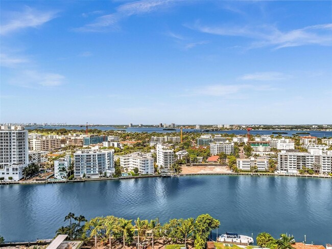 Building Photo - 9901 E Bay Harbor Dr