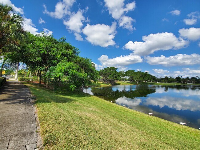 Building Photo - 10881 La Salinas Cir