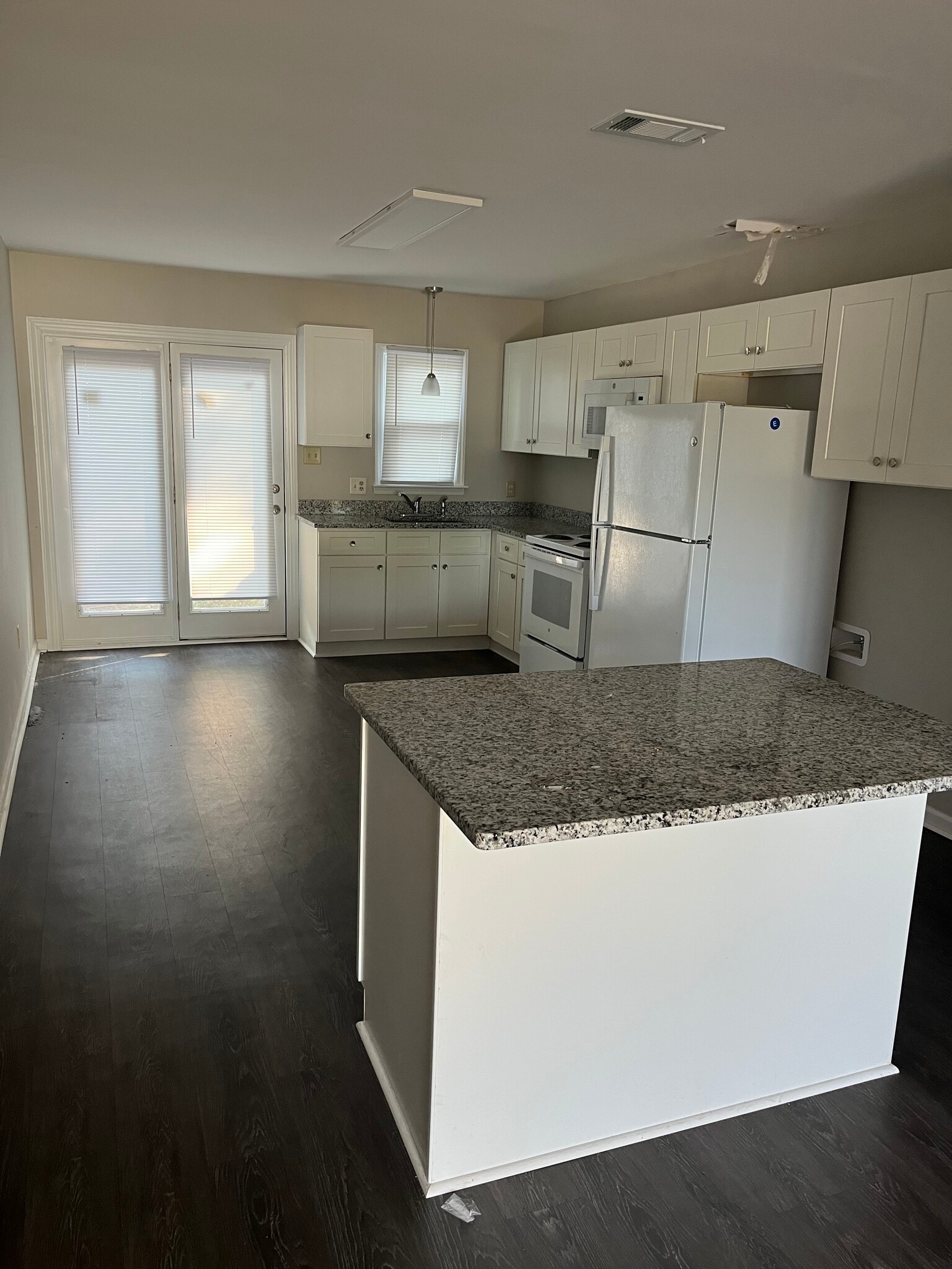 Building Photo - 101 Linda St