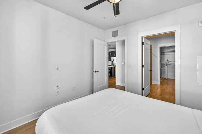 Building Photo - 1116 Gramercy Ln