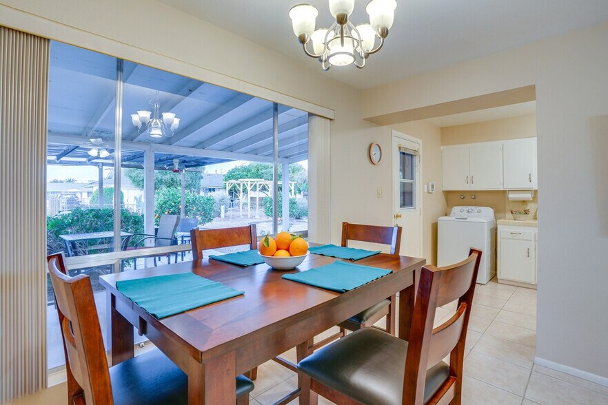 Building Photo - 11662 N Hacienda Dr