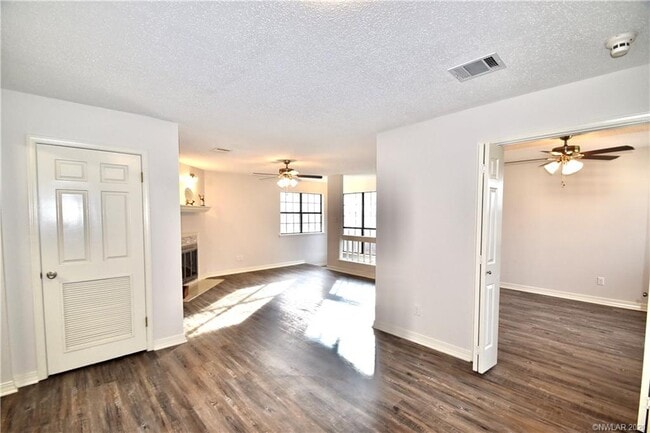 Building Photo - 41 Meadow Creek Dr