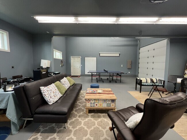 Building Photo - Comfortable Living in Bethany with Two Separate Units, Expansive 0.45-Acre Lot & Versatile Detach...