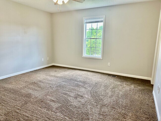 Building Photo - Villa Rica Rental