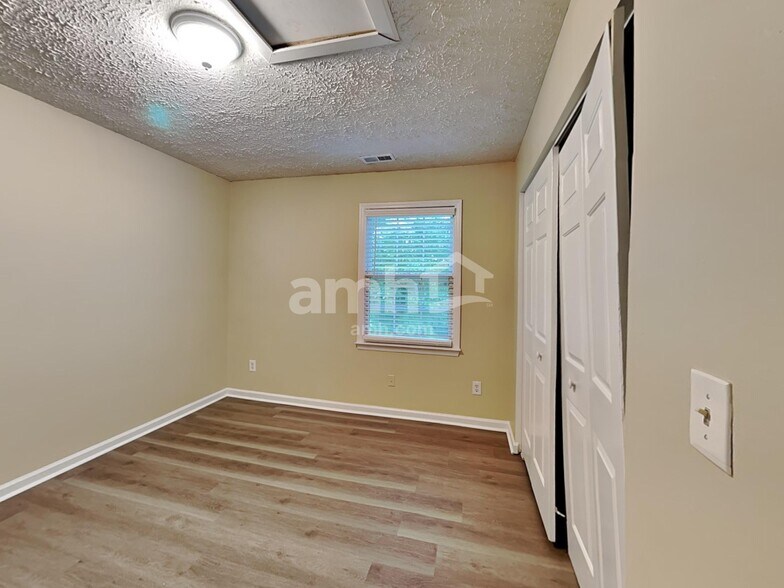 Building Photo - 108 Summershade Ct