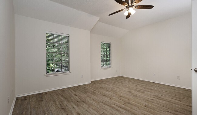 Building Photo - 222 Blushwood Pl
