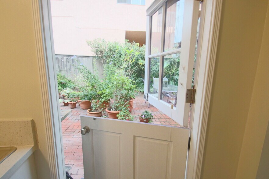 Building Photo - 126 8th St