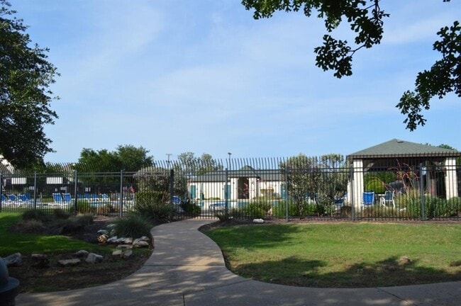 Building Photo - 13 Verde Ranch Loop