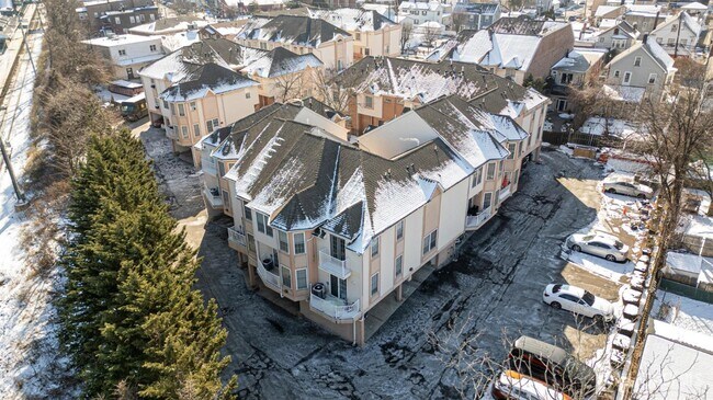 Building Photo - 124 Adamecs Way