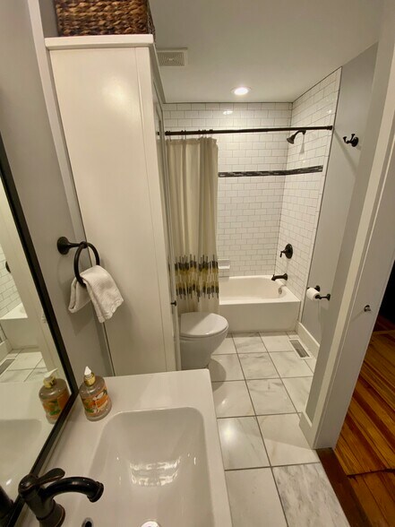 Bathroom 2 - 1406 Andre St
