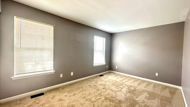 Building Photo - 704 St Peters Ct