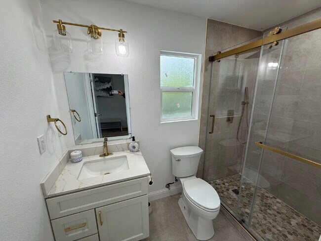 Building Photo - Stunning Newly Remodeled 4 Bedroom 3 Bathroom Home in Walnut Creek