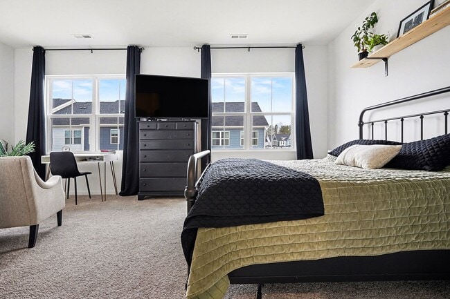 Building Photo - 3BR Like-New End-Unit Townhome – Wendell Falls