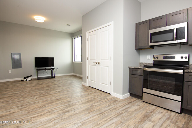 Building Photo - 1075 Stephenson Ave