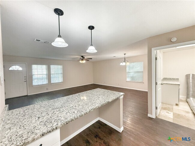 Building Photo - 1541 Cologne Dr