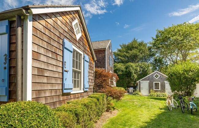 Building Photo - 156 Georgica Rd