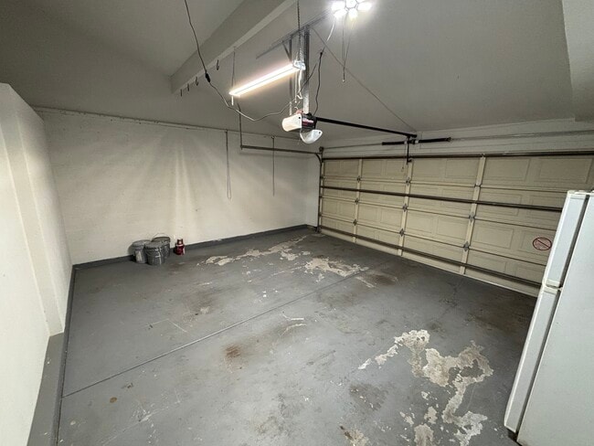 Building Photo - 14668 Love Ct