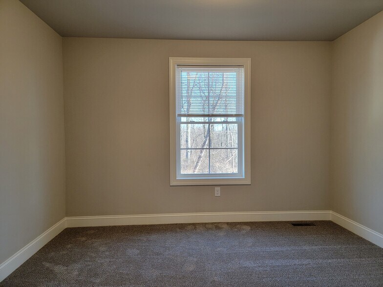 Building Photo - 105 Magnolia Dr
