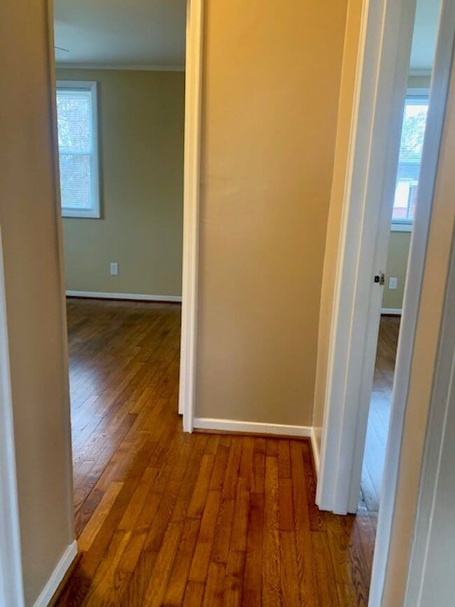 Building Photo - 2 Bedroom 1 Bath Townhome in Sunset Hills