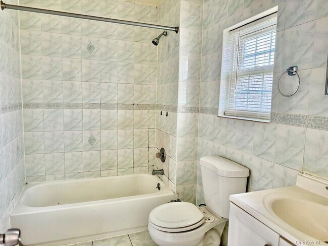 Building Photo - 223 Jackson Ave