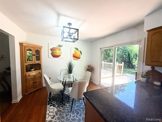 Building Photo - 1369 Flamingo St